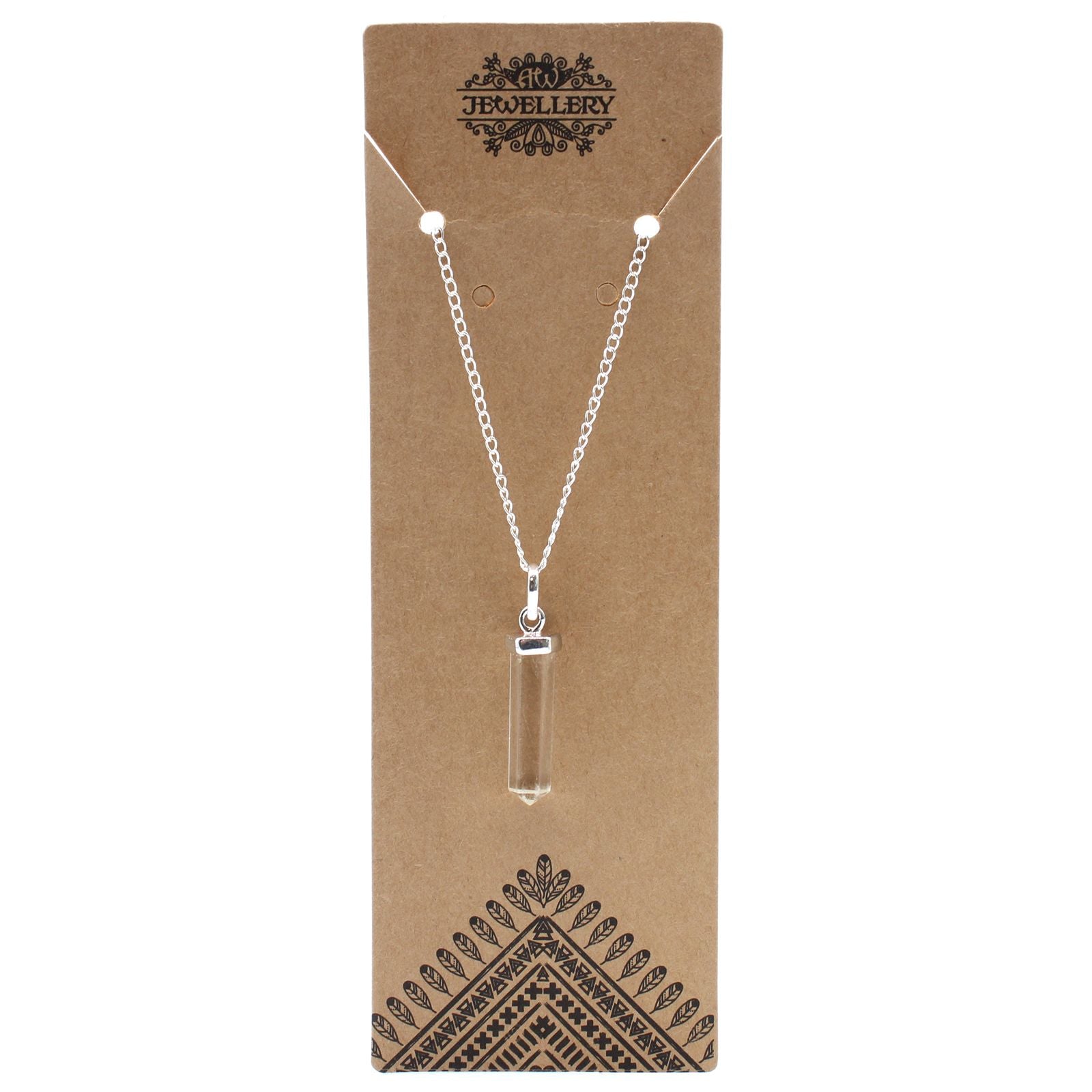 Klassieke puntvormige hanger met detailweergave, waarbij het gepolijste kwartskristal en het verzilverde vakmanschap voor natuurlijke helderheid worden benadrukt.
