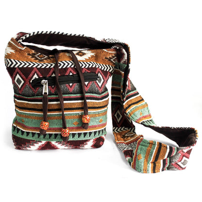 Handgeweven Nepalese jacquard sling bag in chocoladebruin met traditioneel etnisch patroon en crossbody riem
