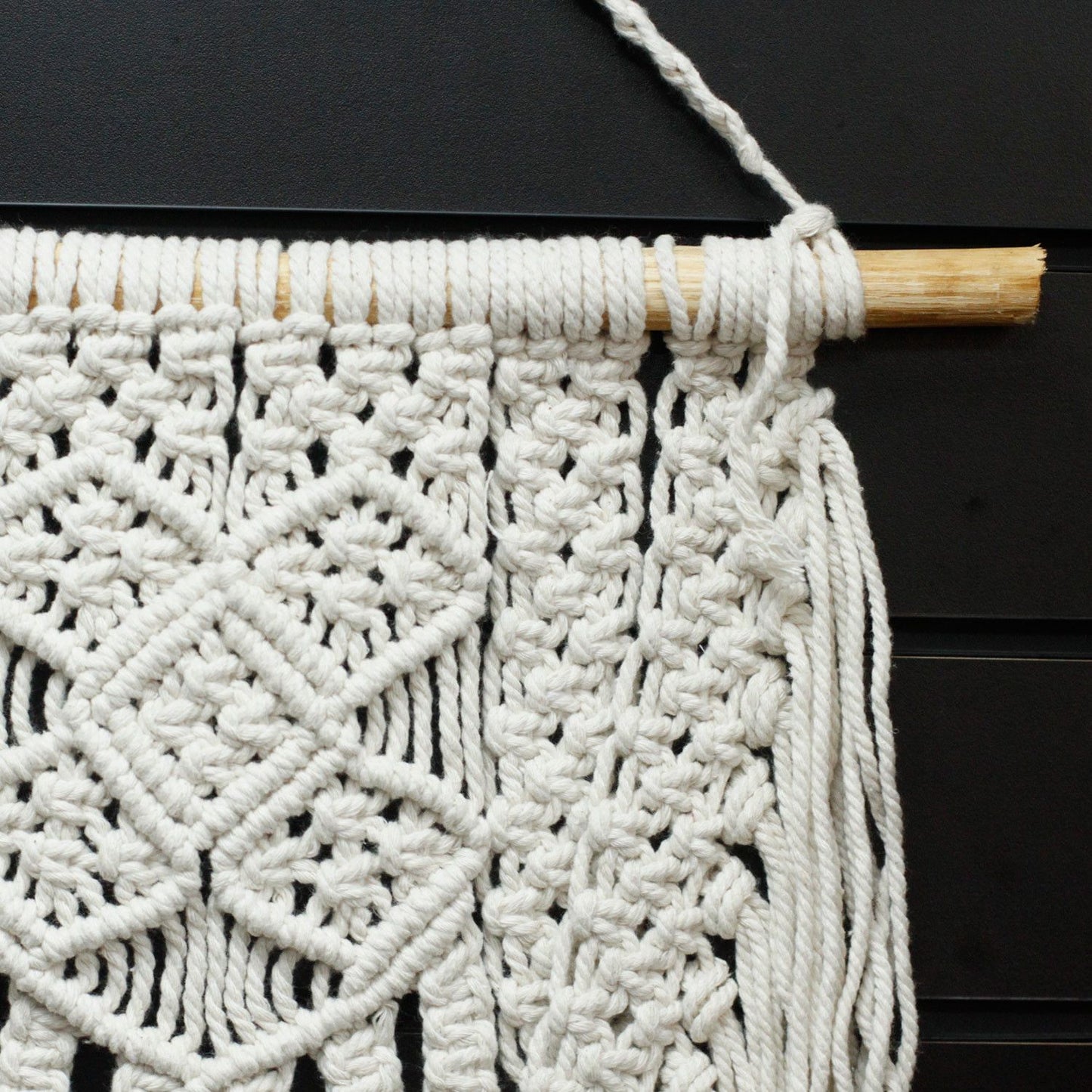 Bohemian macramé wandkleed met Over Abundance-ontwerp, ethisch vervaardigd ambachtelijk decoratiestuk
