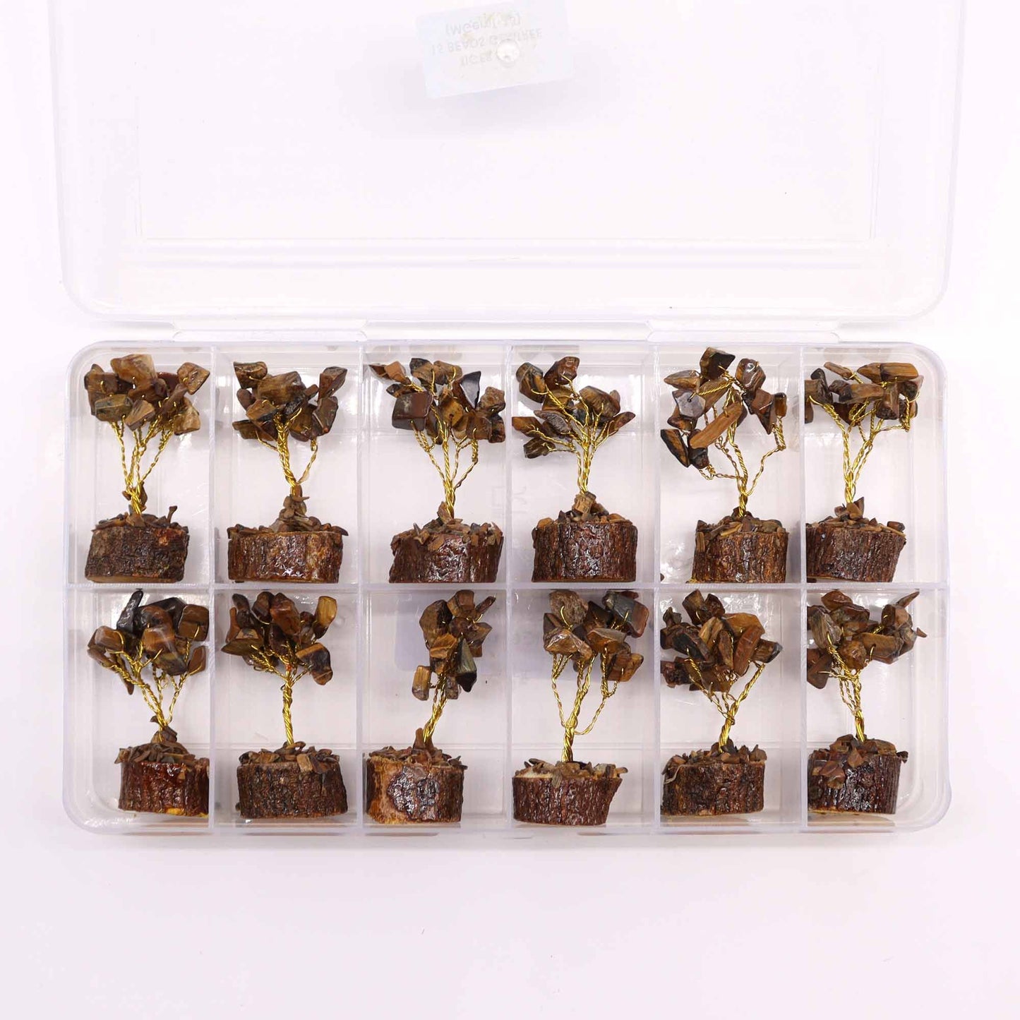 Groepsweergave van mini-tijgeroog-edelsteenbomen met natuurlijke houten voetstukken, met vermelding van afmetingen en verpakking, compacte, krachtige decoratiecollectie
