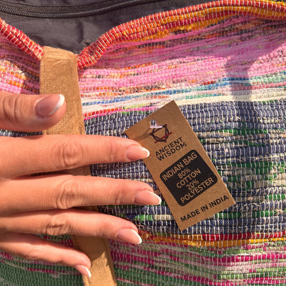 Ruime gerecyclede tapijttas met bohemienachtige schemerpatronen
