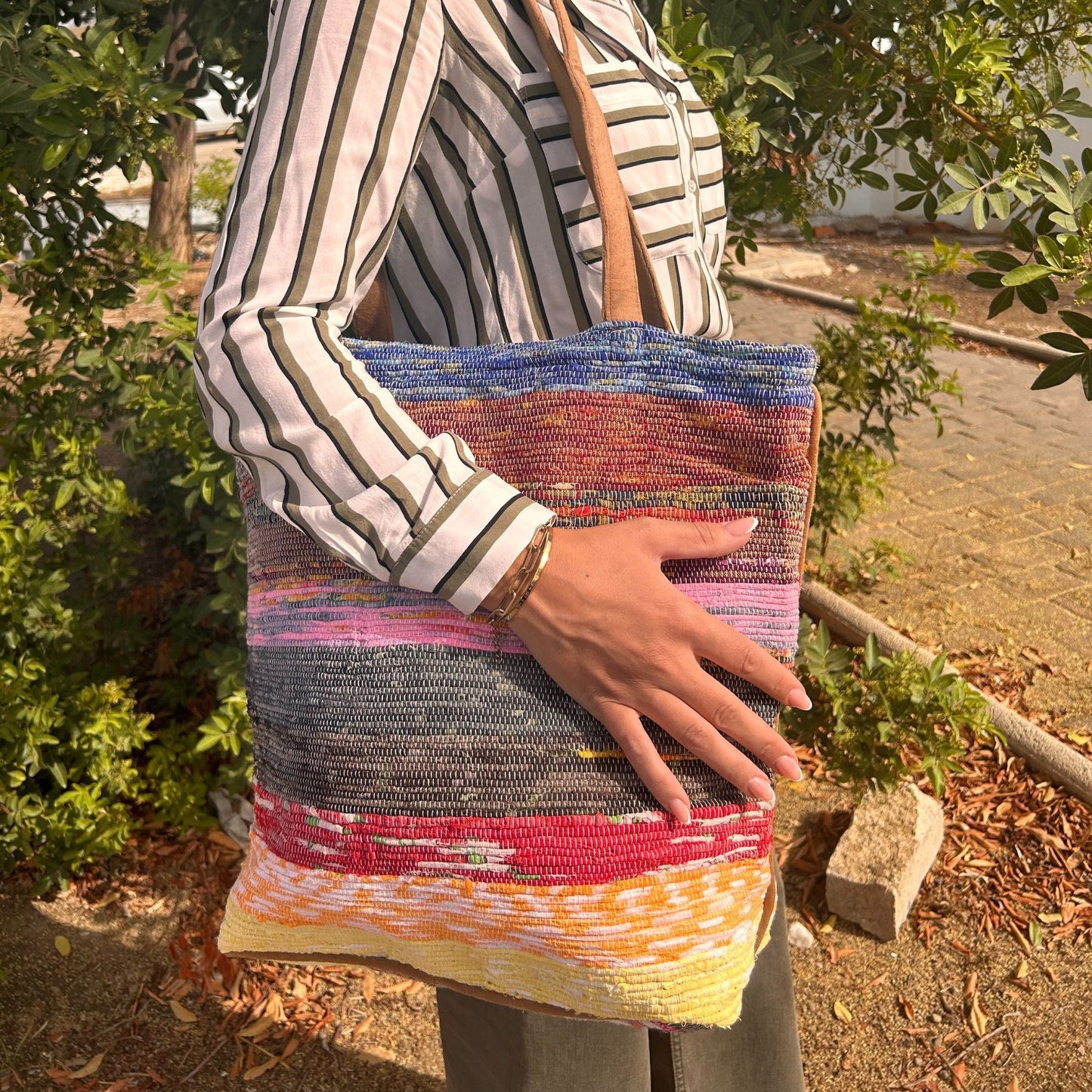 Gerecyclede tas in lavendeltinten met etnische patronen en stevige handvatten