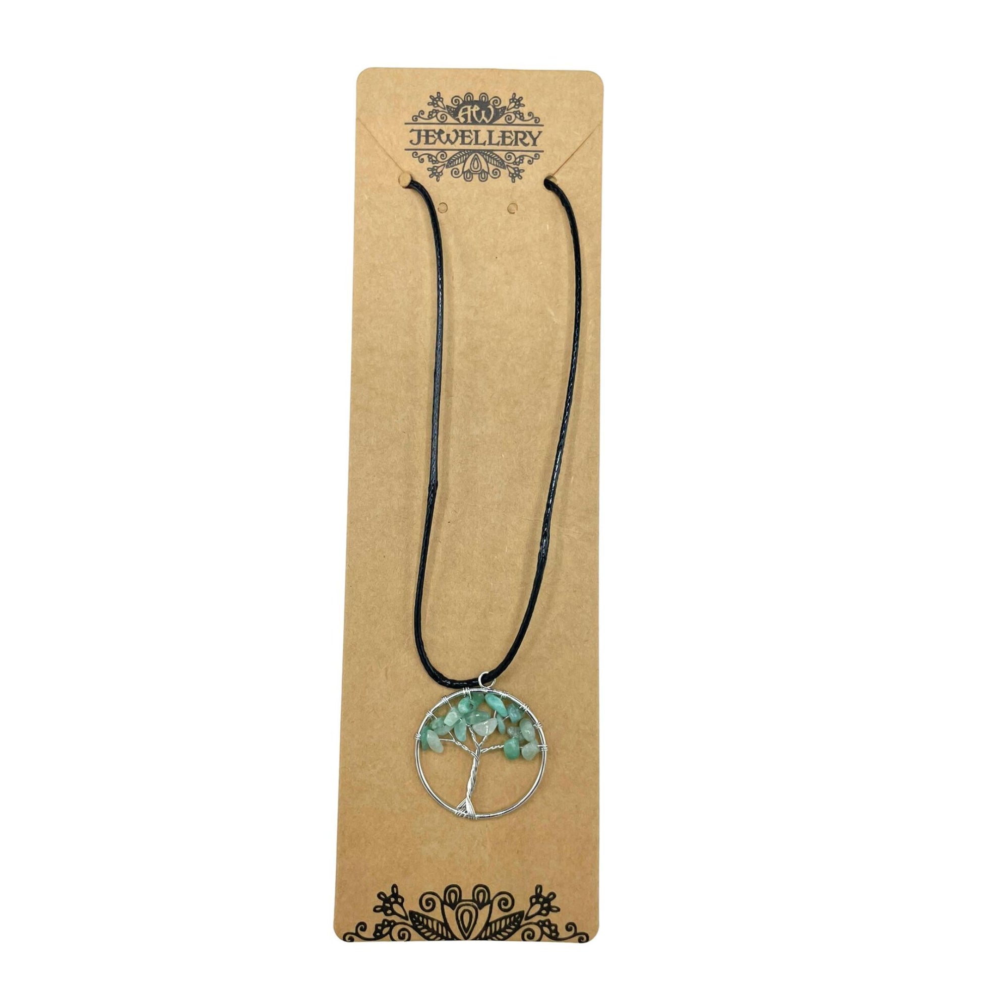 Tree of Life jade hanger gedragen als ketting met verstelbaar koord en rond ontwerp met heilig boomsymbool
