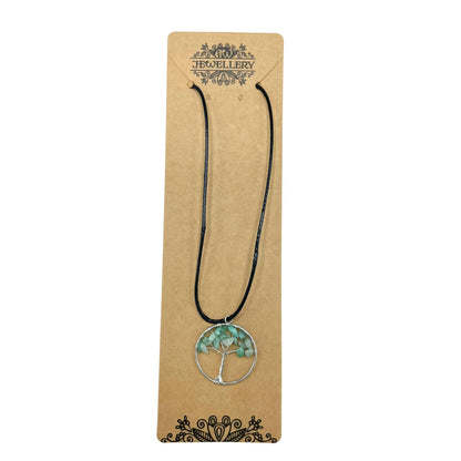 Tree of Life jade hanger gedragen als ketting met verstelbaar koord en rond ontwerp met heilig boomsymbool
