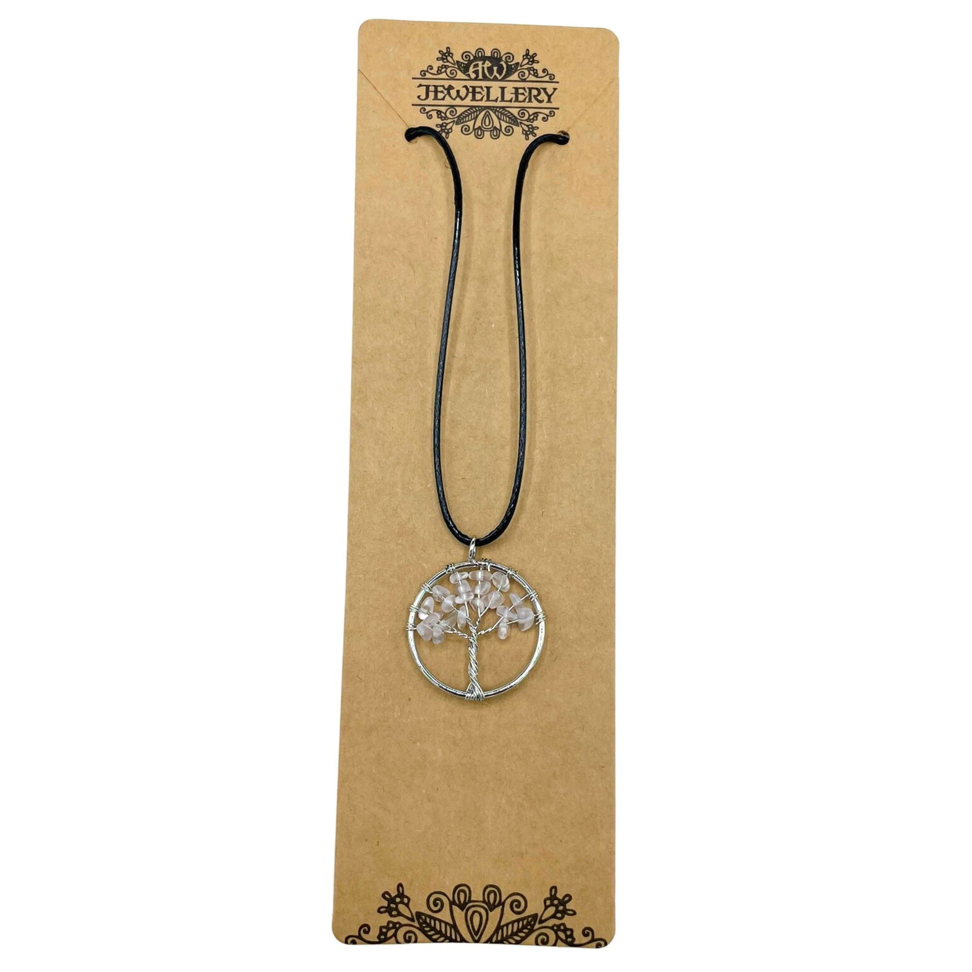 Tree of Life bergkristallen hanger gedragen als ketting met verstelbaar koord en rond ontwerp met heilig boomsymbool
