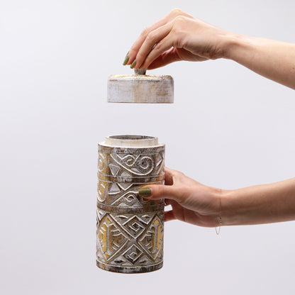 Witte en gouden hoge decoratieve container, bohemien elegant opbergmeubel
