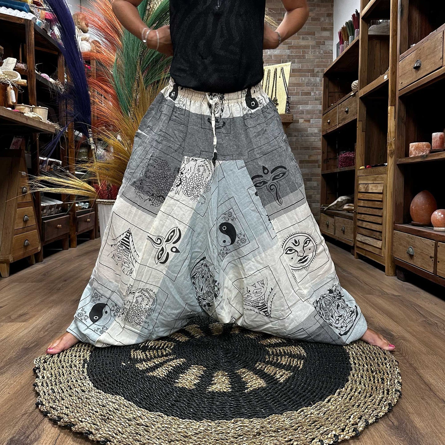 Handgemaakte Aladdin-yogabroek met Himalaya-print op grijs katoen, one size festivalkleding
