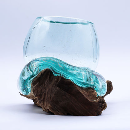 Mondgeblazen ronde glazen kom op Gamal hout standaard - Gesmolten Glas collectie Karma Vibes, rustgevend kustachtig sfeerstuk, duurzame bohemian decoratie, ambachtelijk handwerk Bali
