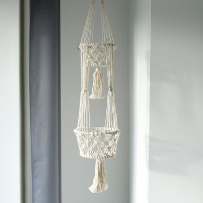 Detail van handgemaakte macramé plantenhouder met natuurlijk katoen en minimalistisch design
