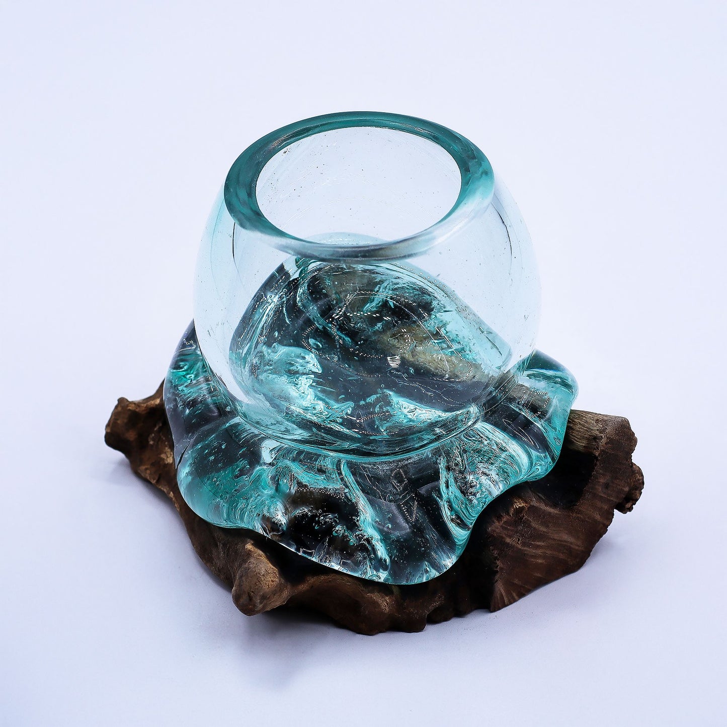 Gesmolten Glas Ronde Kom - kustvormig gerecycled glas op Gliricidia Sepium hout, uniek bohemian sfeerstuk, handgemaakt Indonesië, spirituele woondecoratie
