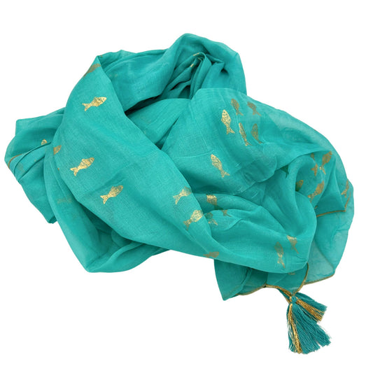 Handbeschilderde pario van gerecycled sari katoen in turquoise met gouden vispatroon, 180x110cm
