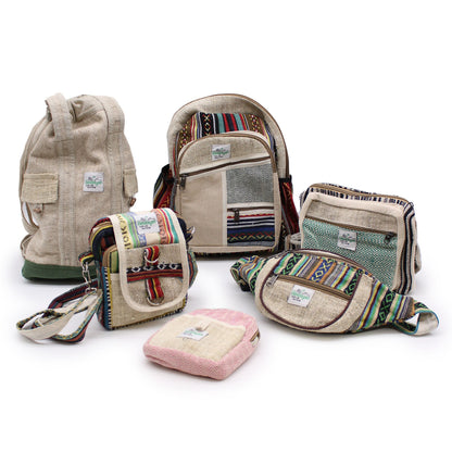 Hennep heuptas lifestyle shot - duurzame bohemian bum bag voor festivals en reizen
