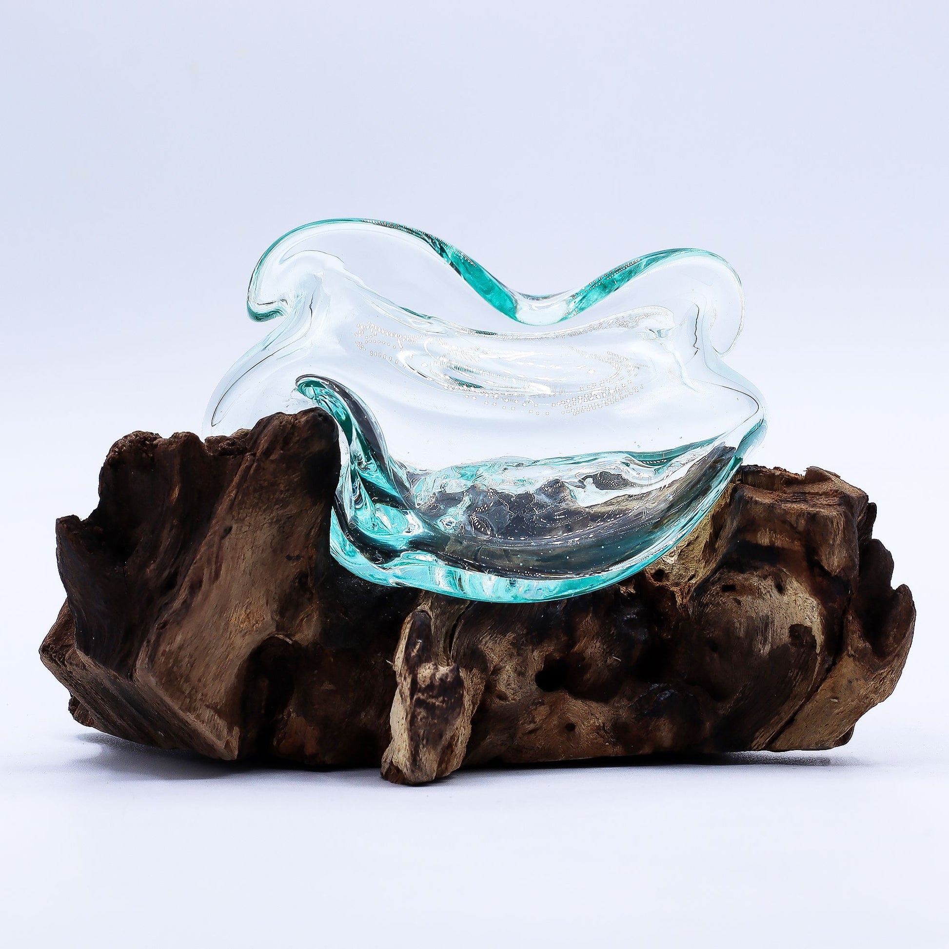 Gesmolten Glas Golvende Kom - organische golvende glasrand op Gliricidia Sepium hout, uniek bohemian sfeerstuk, handgemaakt Indonesië, spirituele woondecoratie
