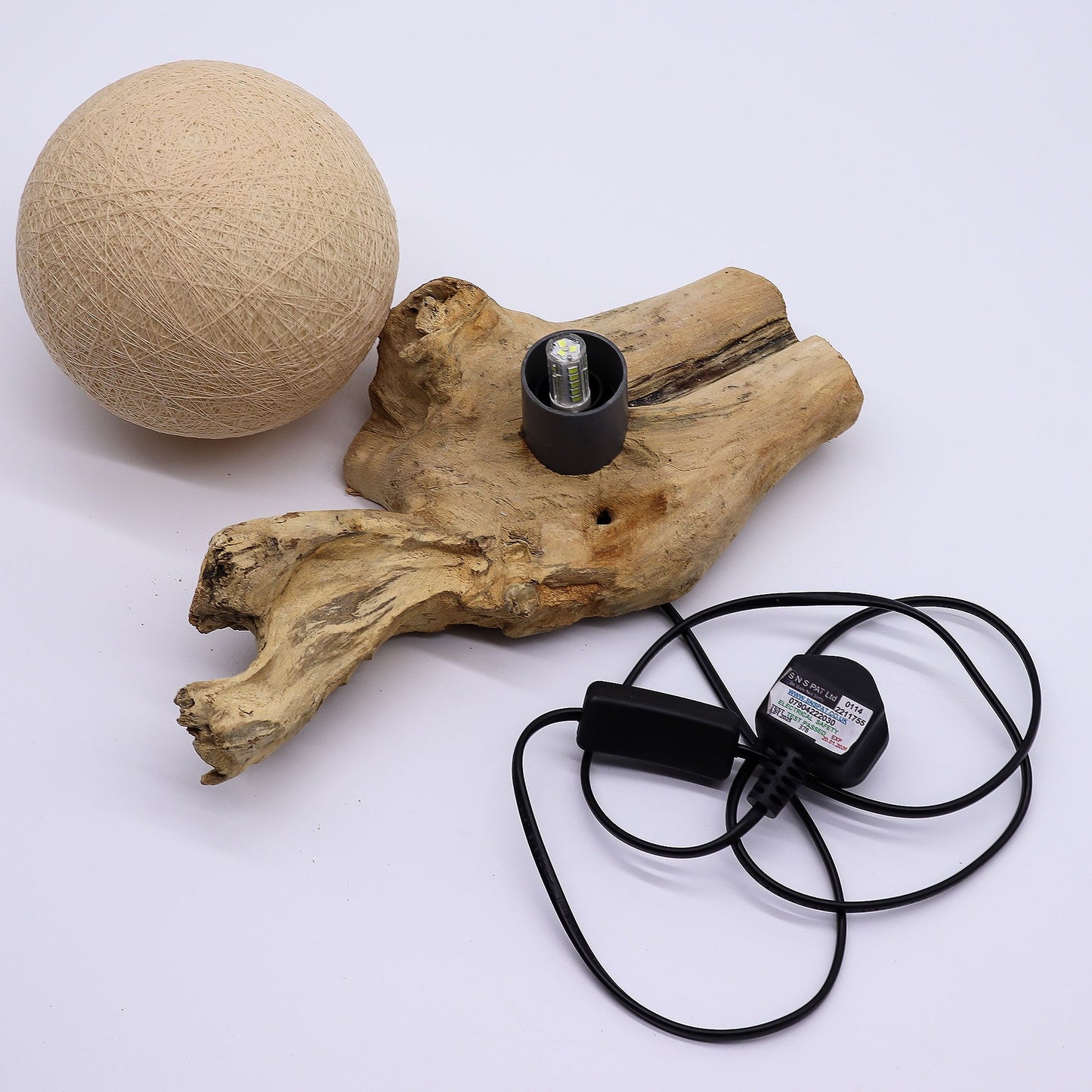 Detail natuurlijk drijfhout basis Driftglow lamp, unieke organische vorm
