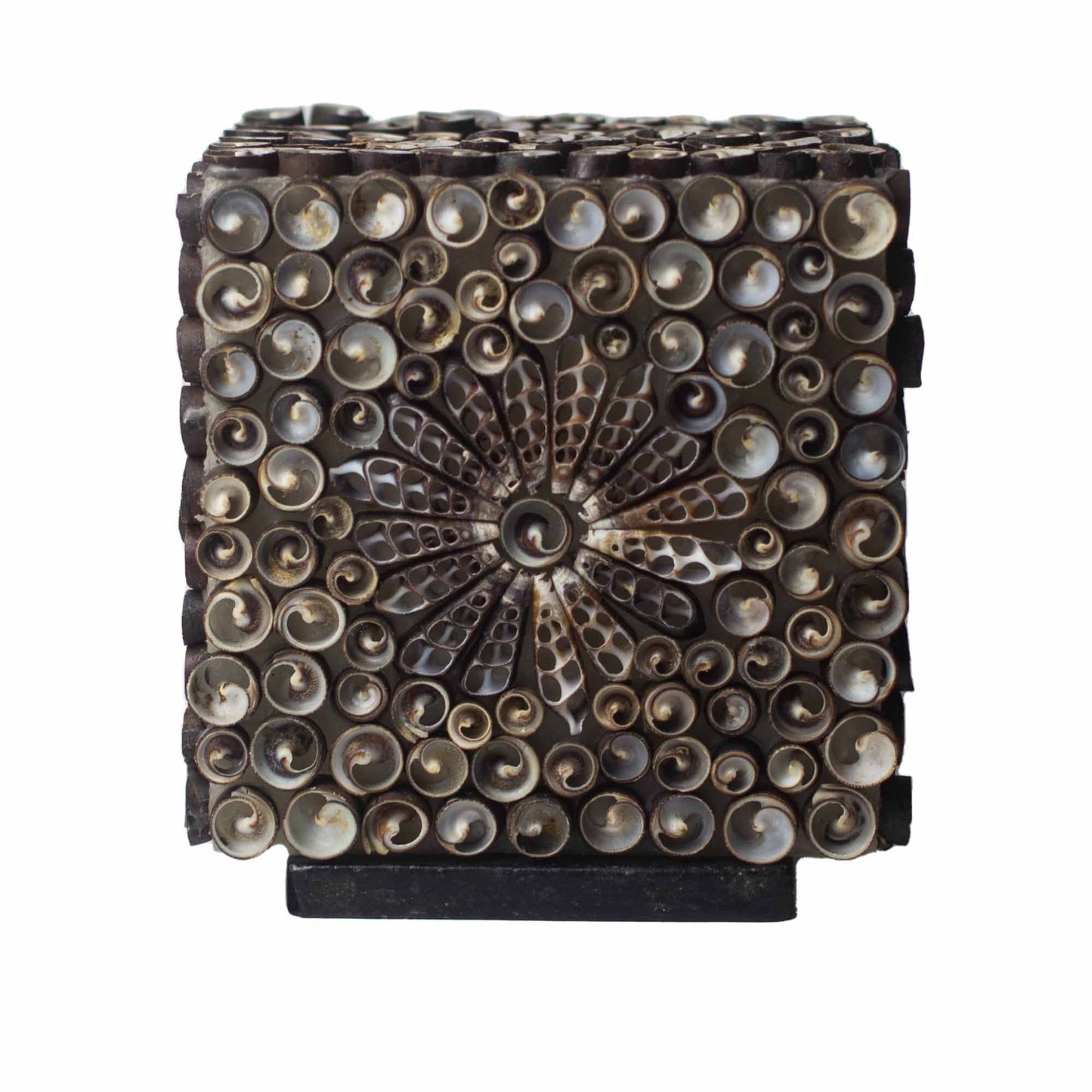 Handgemaakte schelpen lamp met chocolate twist vierkant design van echte schelpen uit Bali, 15cm
