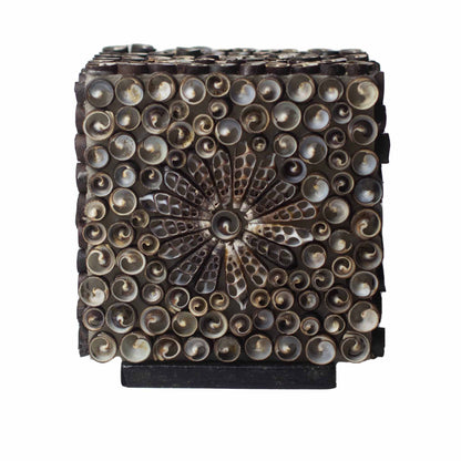 Handgemaakte schelpen lamp met chocolate twist vierkant design van echte schelpen uit Bali, 15cm
