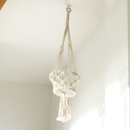Macramé plantenhanger enkel klein zijaanzicht - minimalistische bohemian stijl
