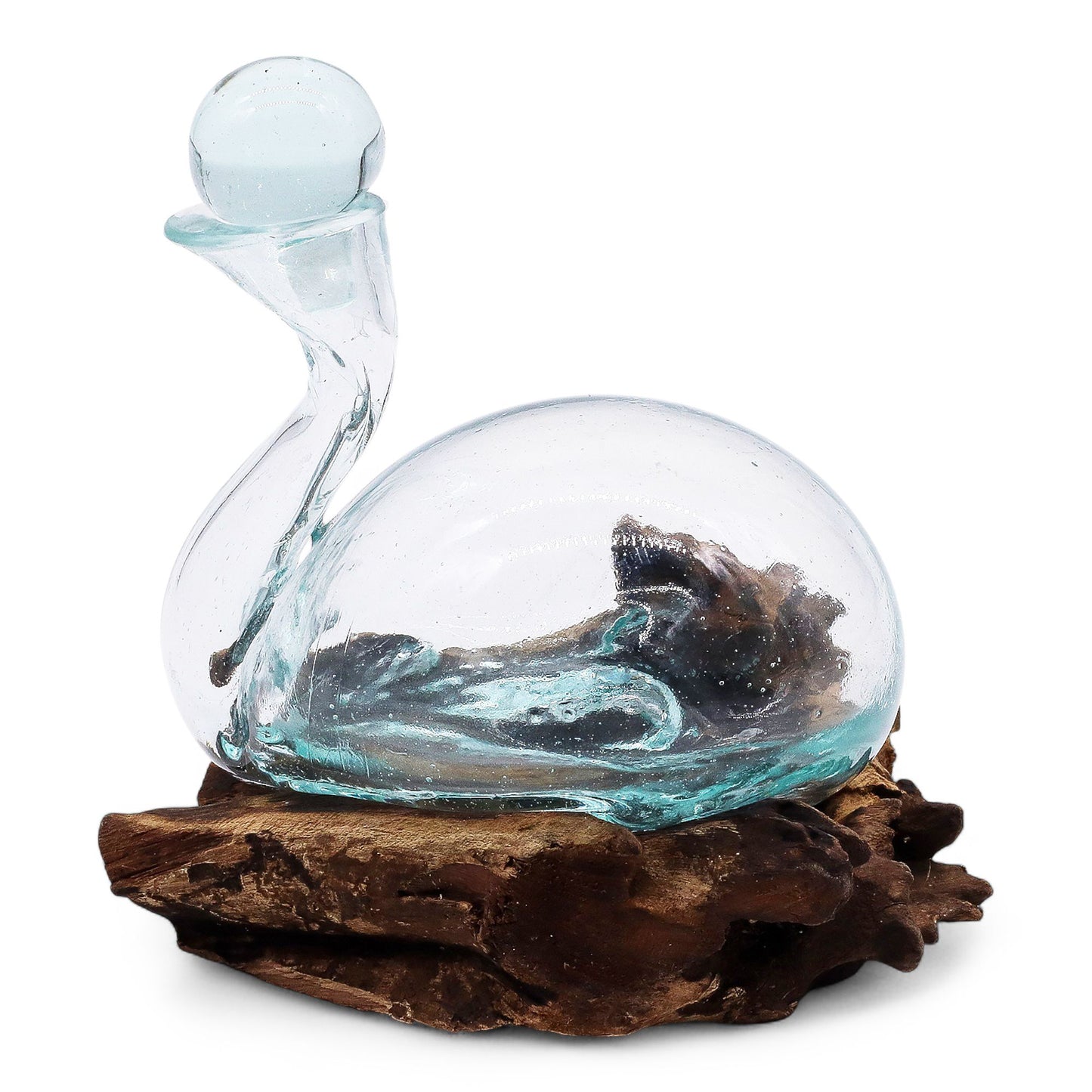 Gesmolten Glas Eend Karaf met glazen stop - decoratieve karaf of sculpturaal sfeerstuk, mondgeblazen gerecycled glas op hout, Balinese ambachtslieden, 19 cm
