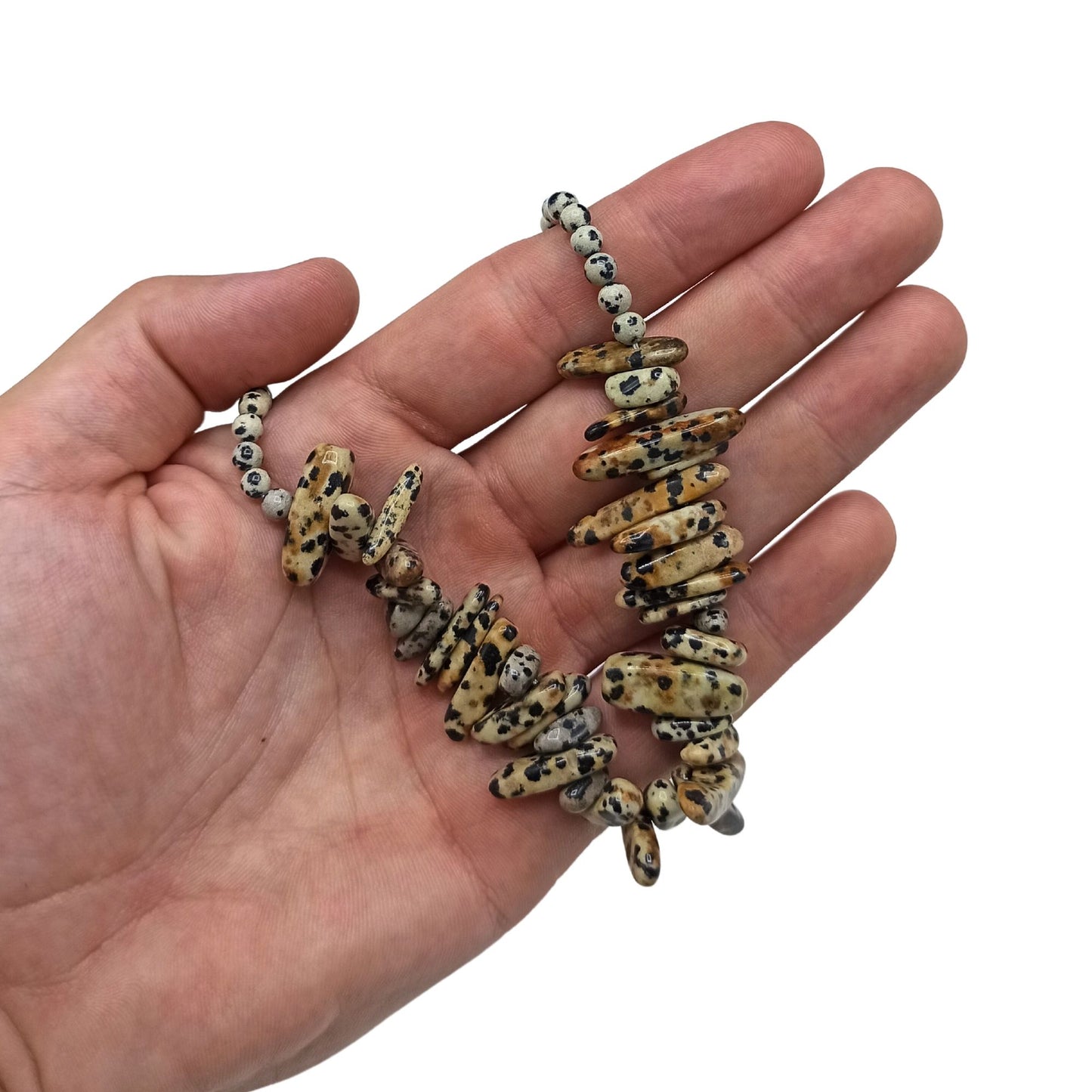 Volledige weergave elegante edelsteenchips ketting met dalmatier jaspis 44cm lengte
