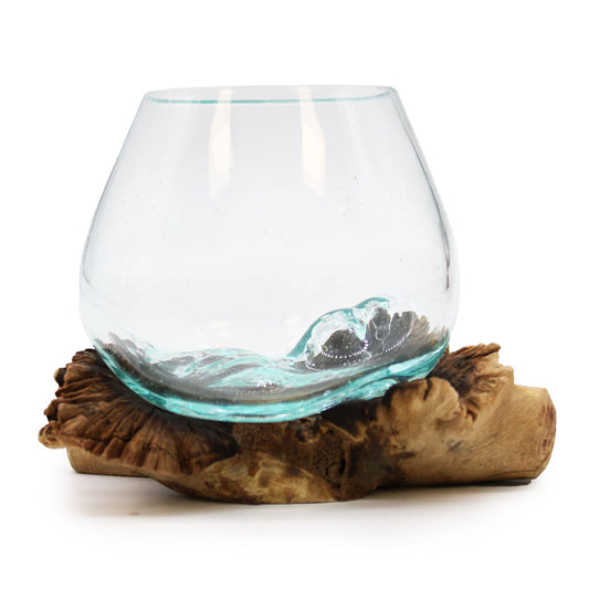 Gesmolten Glas Kom op Parasiet Hout - handgeblazen gerecycled glas op zeldzaam wortelhout standaard, uniek bohemian sfeerstuk, handgemaakt in Bali Indonesië, 9x11 cm
